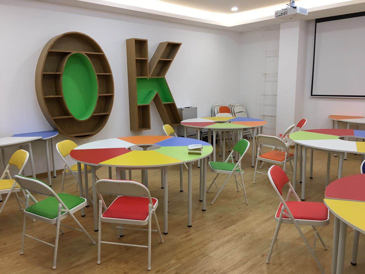 三樓團隊室_惠州市惠陽區(qū)心飛翔教育咨詢